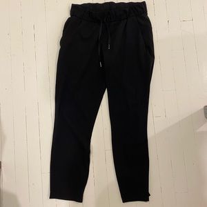 Lululemon on the fly joggers size 6